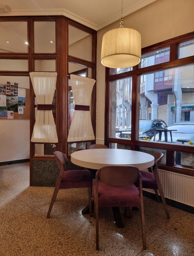 Hostal Sainz Riano  Exterior photo