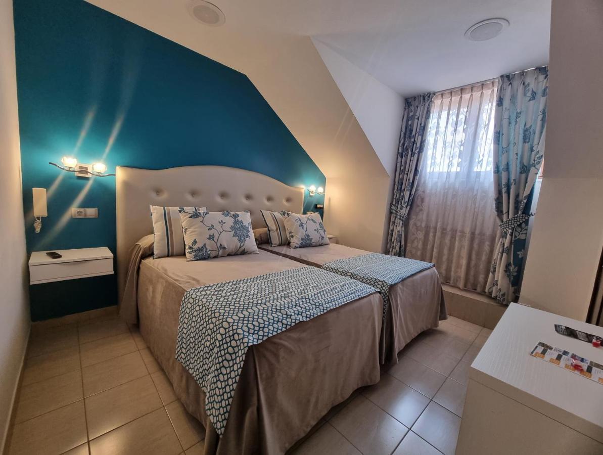 Hostal Sainz Riano  Exterior photo